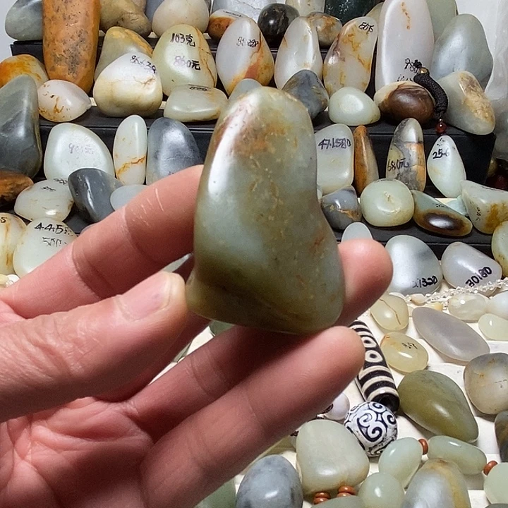 和田玉未镶嵌颈饰吊坠