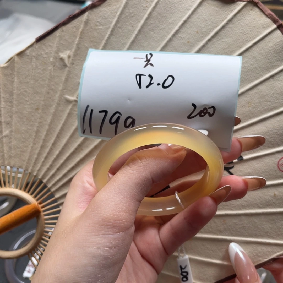 一***莲玛瑙/玉髓手镯未镶嵌11799