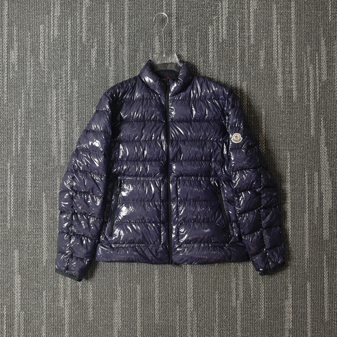 99新 MONCLER AgarLogo徽标亮面羽绒服/3码/8432