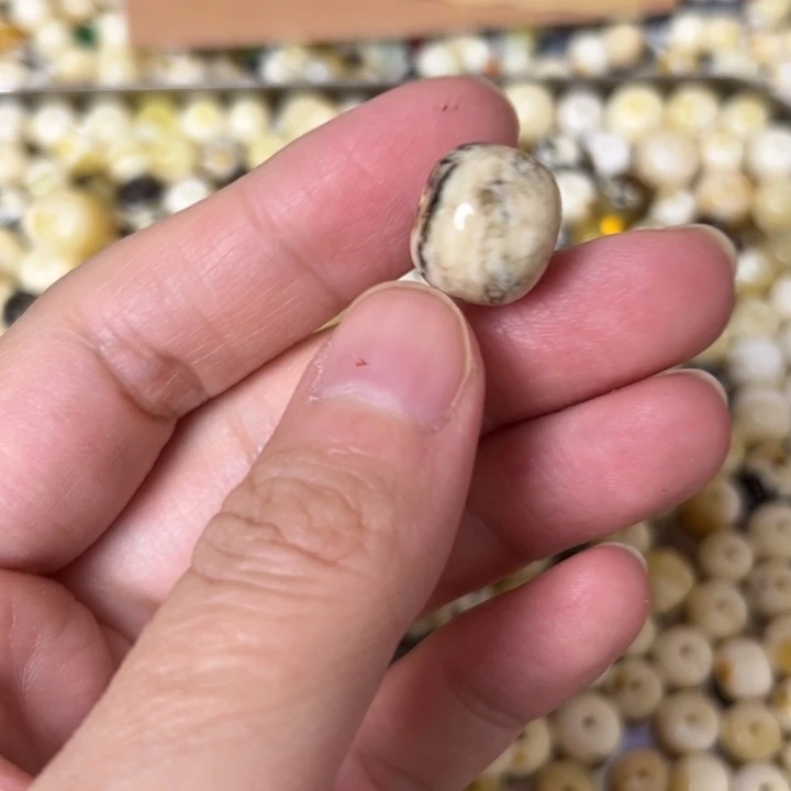 蜜蜡未镶嵌裸石13.8mm一个