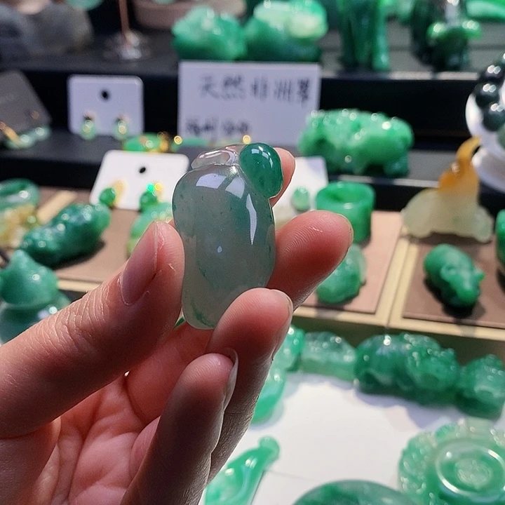 石英质玉吊坠未镶嵌