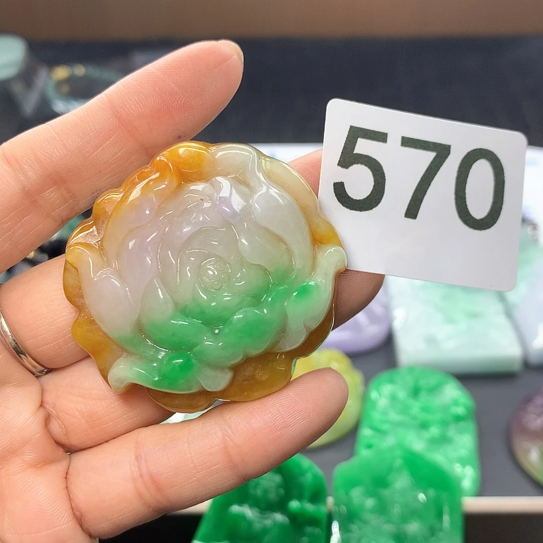 翡翠颈饰未镶嵌你