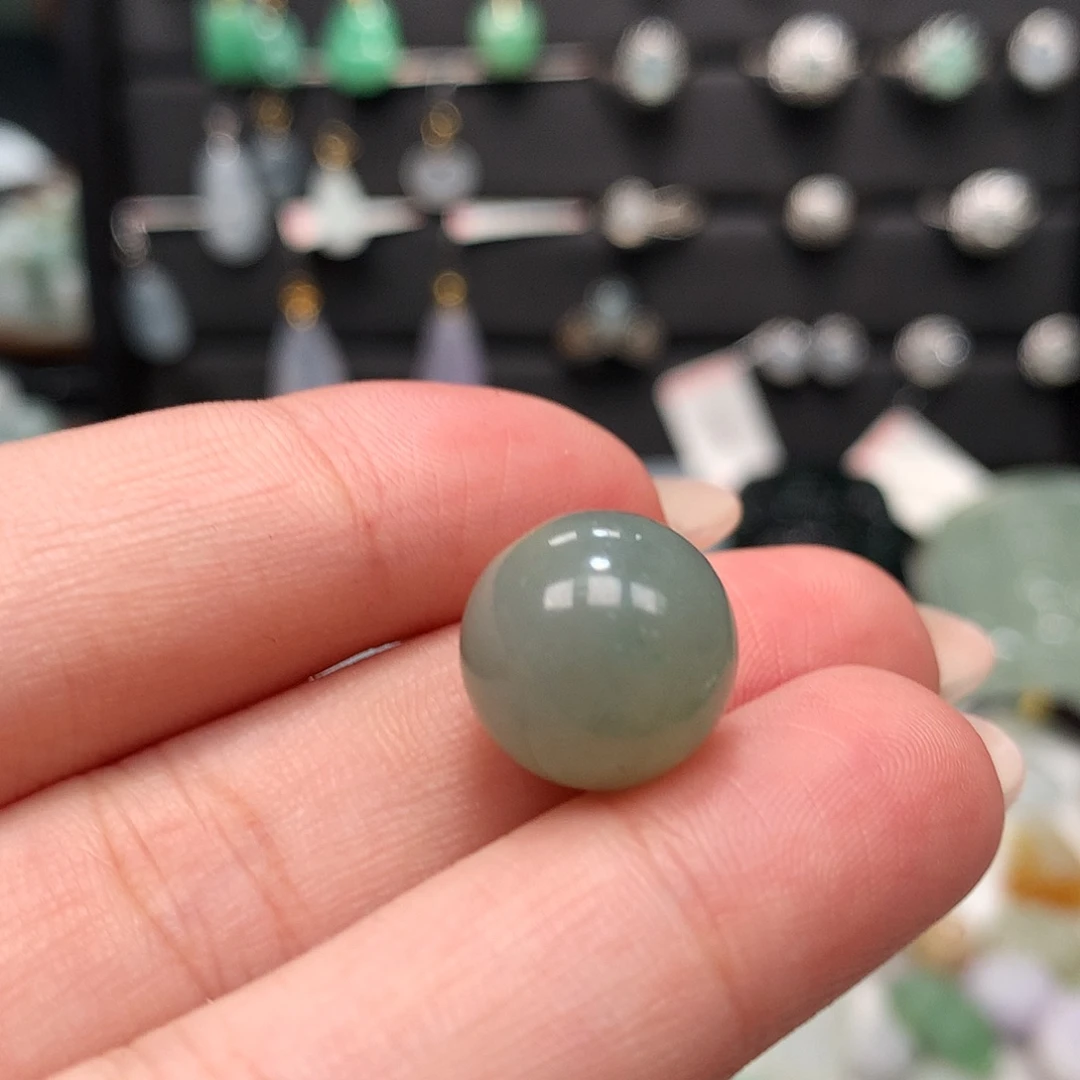 翡翠未镶嵌颈饰珠子