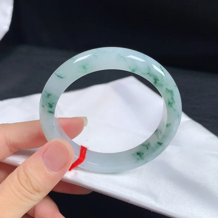 未镶嵌手镯翡翠。。