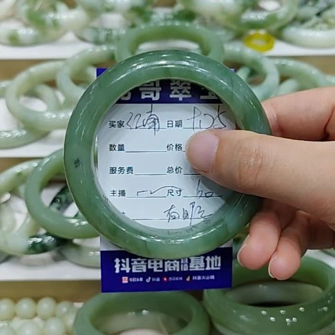 是***.透闪石-蛇纹石玉未镶嵌手镯