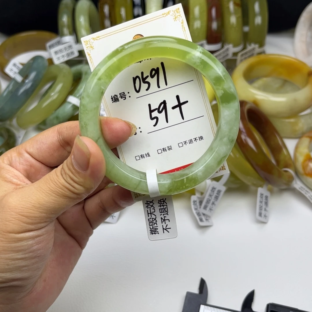 蛇纹石玉未镶嵌手镯