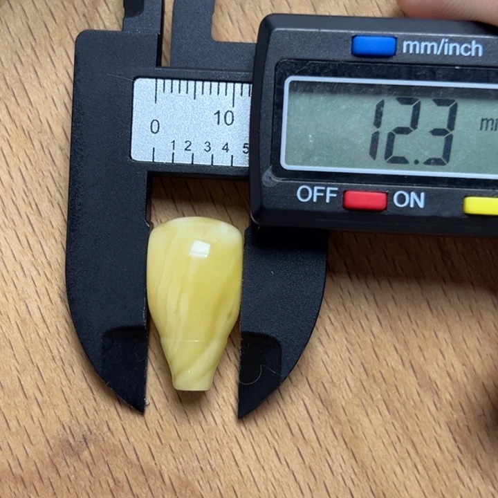 琥珀未镶嵌裸石三通