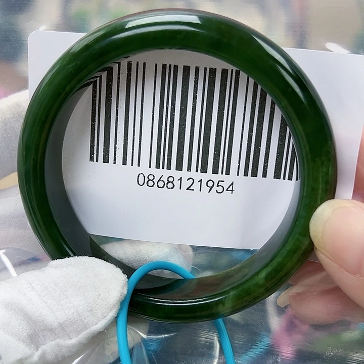 开***心和田玉未镶嵌手镯包容57