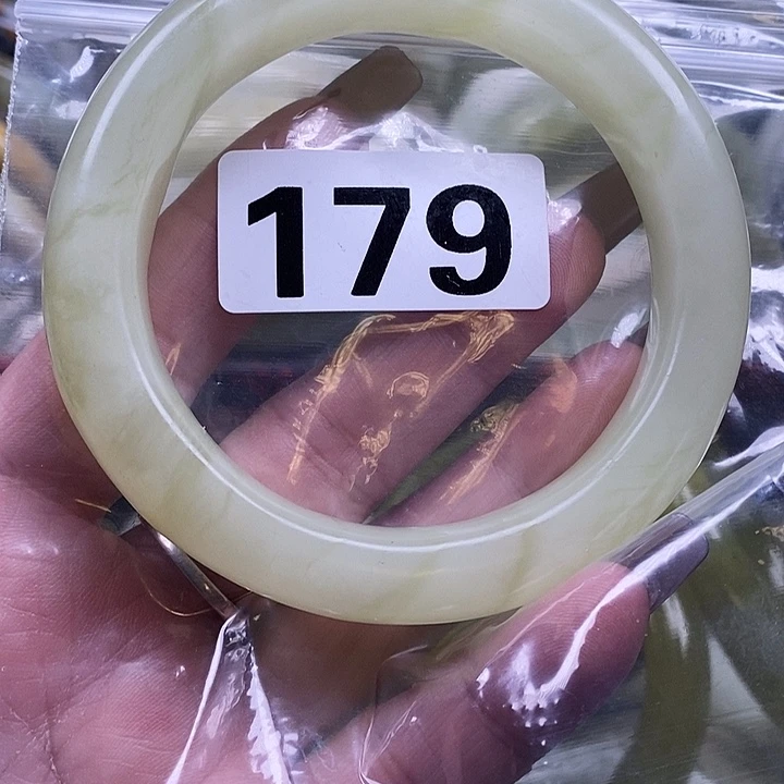 啊***成蛇纹石玉未镶嵌手镯
