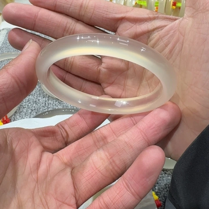 玛瑙/玉髓手镯未镶嵌小**?016