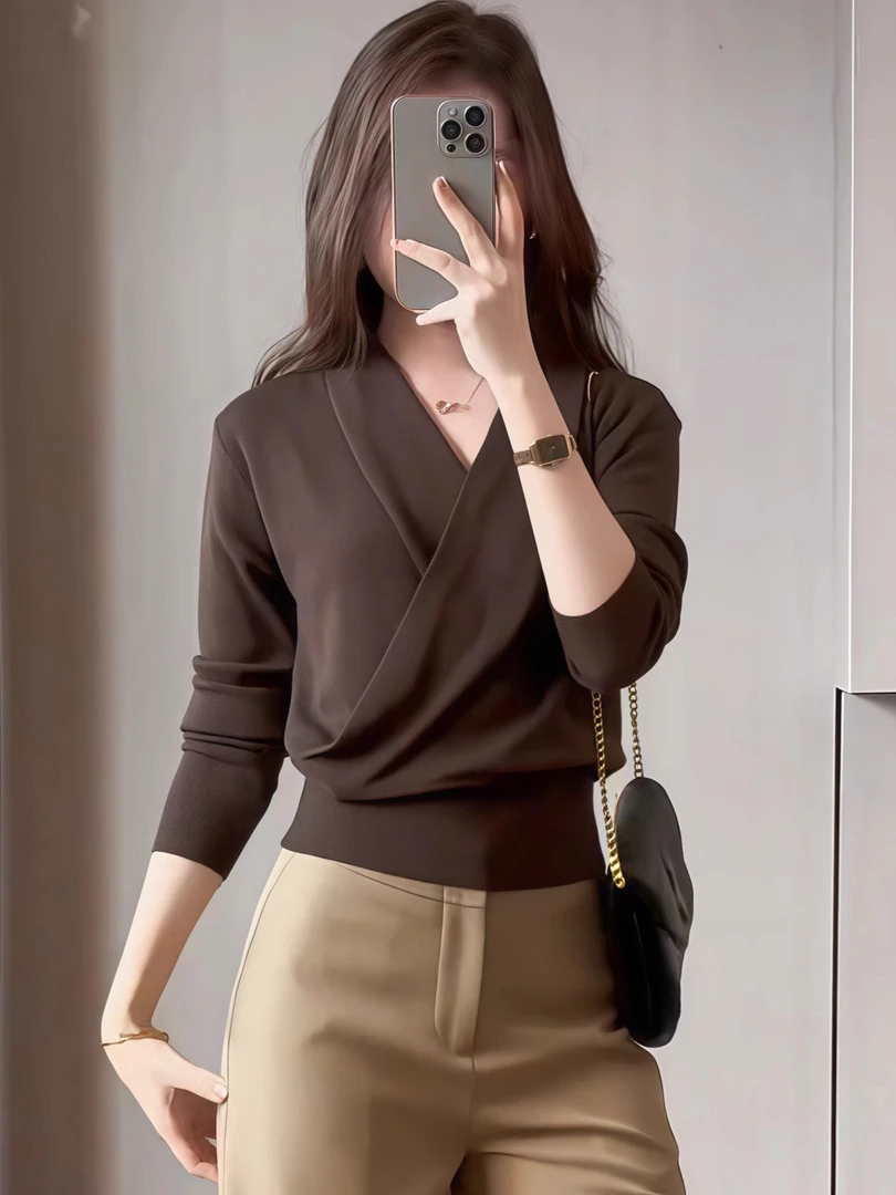 高级感气质修身收腰长袖上衣女韩系早秋穿搭氛围感纯色v领针织衫