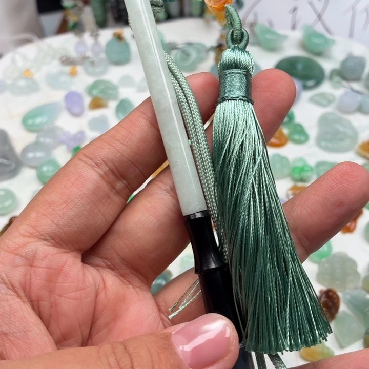 ^****翡翠未镶嵌颈饰毛笔