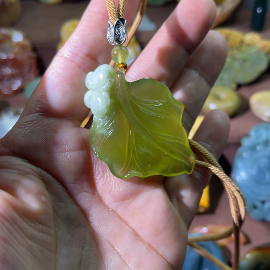 蛇纹石玉未镶嵌颈饰