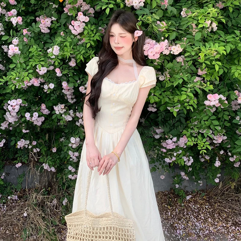 法式温柔风方领连衣裙子女夏季2025新款海边度假独特漂亮掐腰长裙