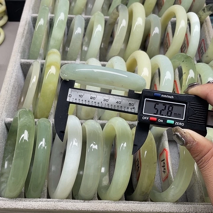 蛇纹石玉未镶嵌手镯193