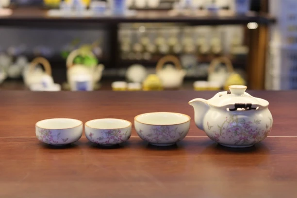 【闪购商品】瓷制品Y010宝器壶手抓壶三杯套装主人杯杯底露营带