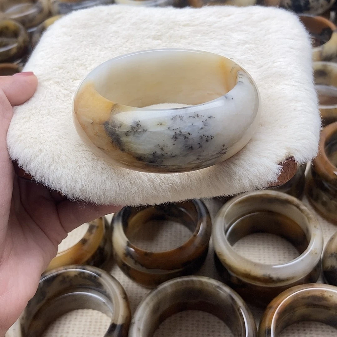 未镶嵌手镯石英质玉