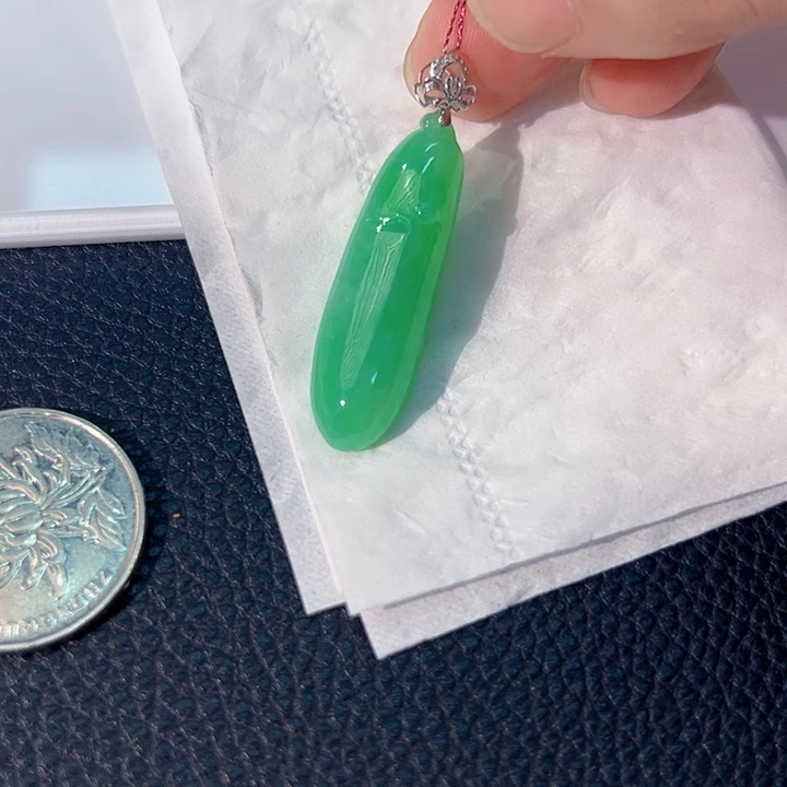 颈饰18K金镶嵌翡翠