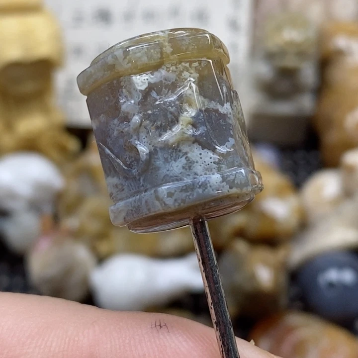 颈饰未镶嵌硅化珊瑚（珊瑚玉）