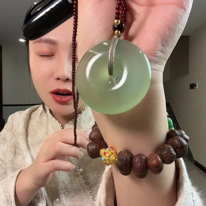 小****蛇纹石玉未镶嵌颈饰