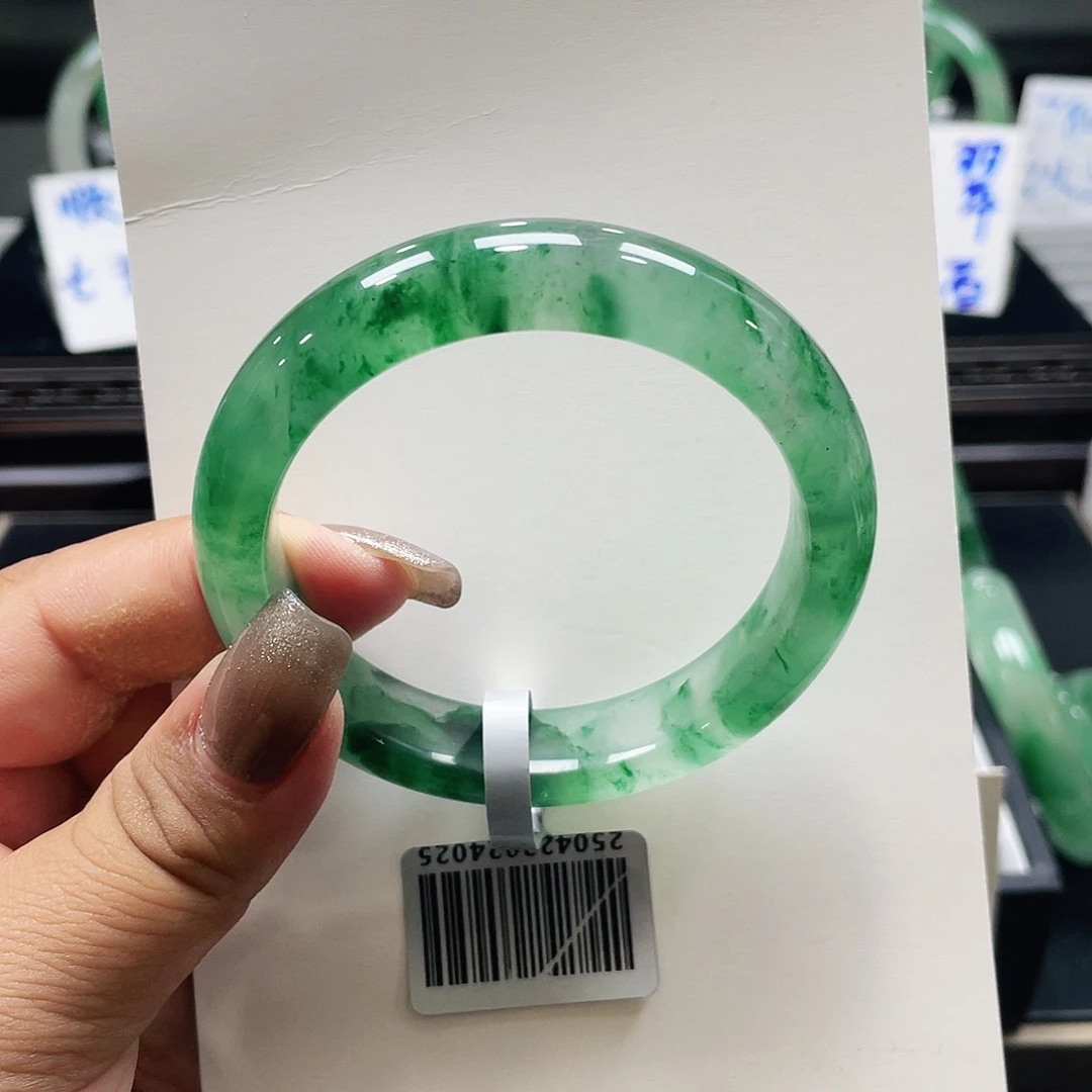 ****址未镶嵌手镯石英质玉（非洲翠）