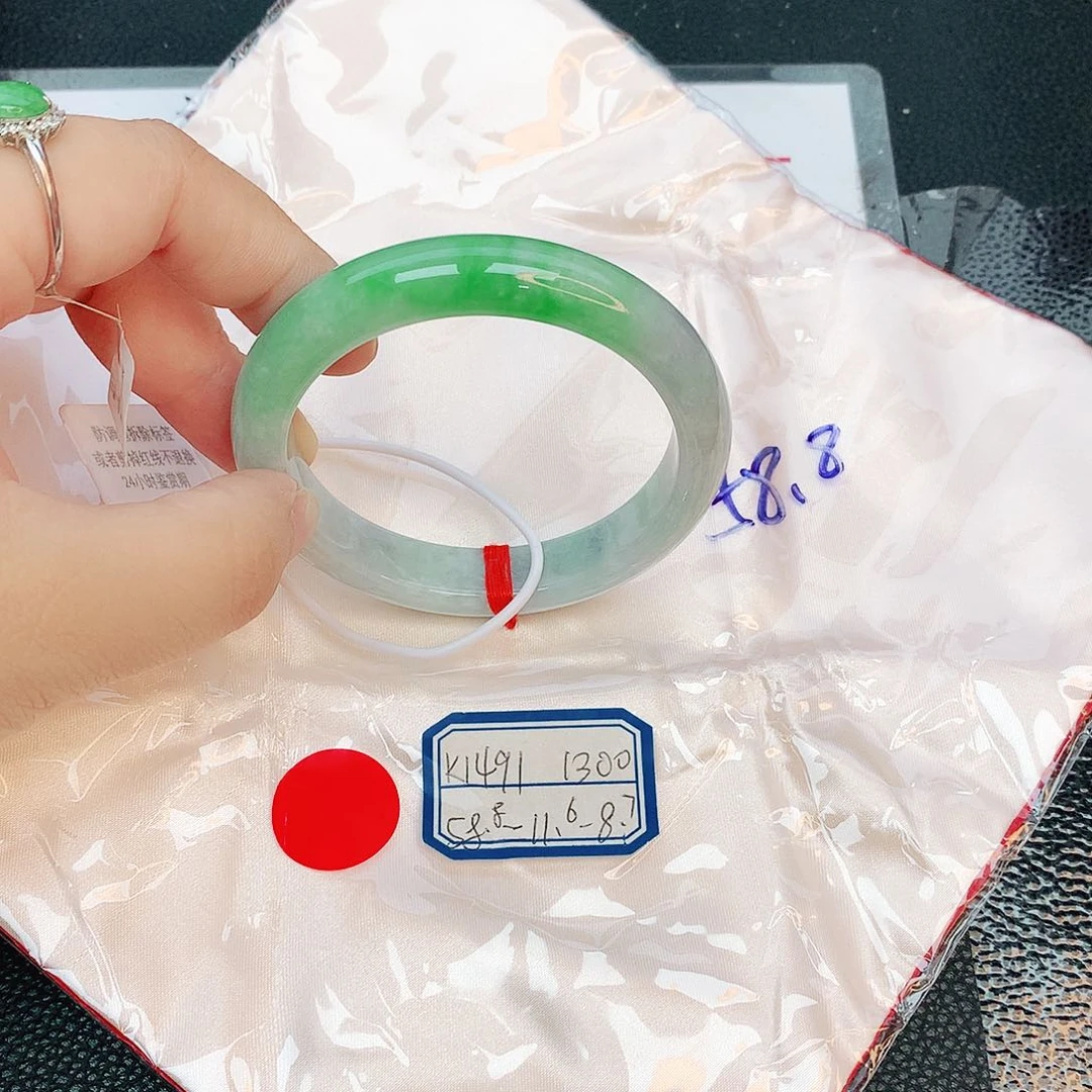 翡翠手镯未镶嵌缅甸翡翠