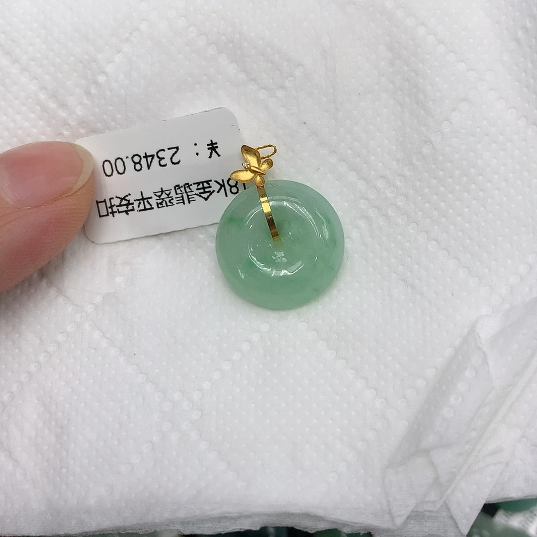 翡翠18K金镶嵌颈饰平安扣