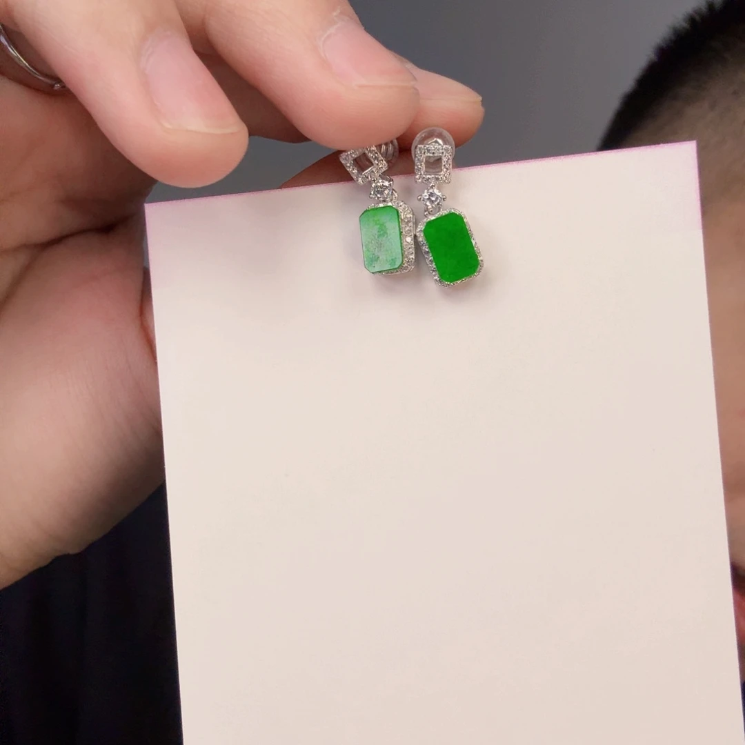 翡翠颈饰未镶嵌一对