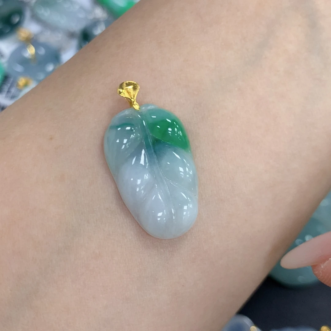 颈饰18K金镶嵌翡翠