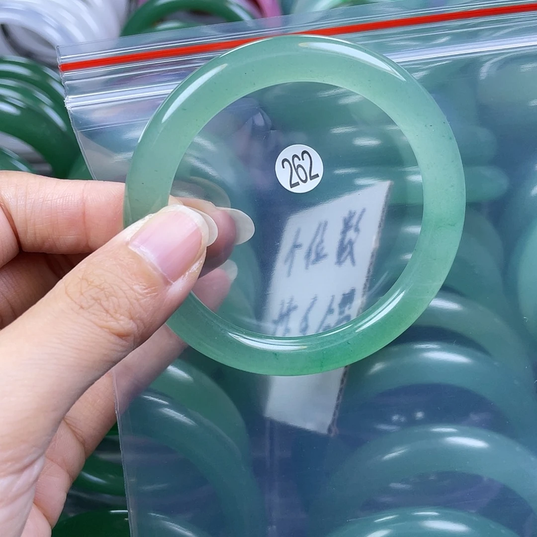 【闪购商品】未镶嵌手镯石英岩玉5556