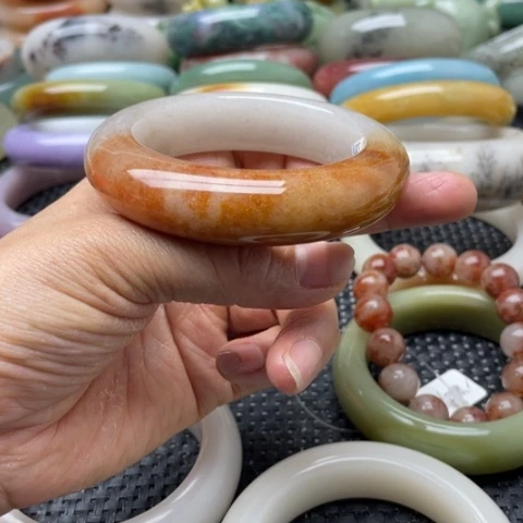 石英岩玉未镶嵌手镯