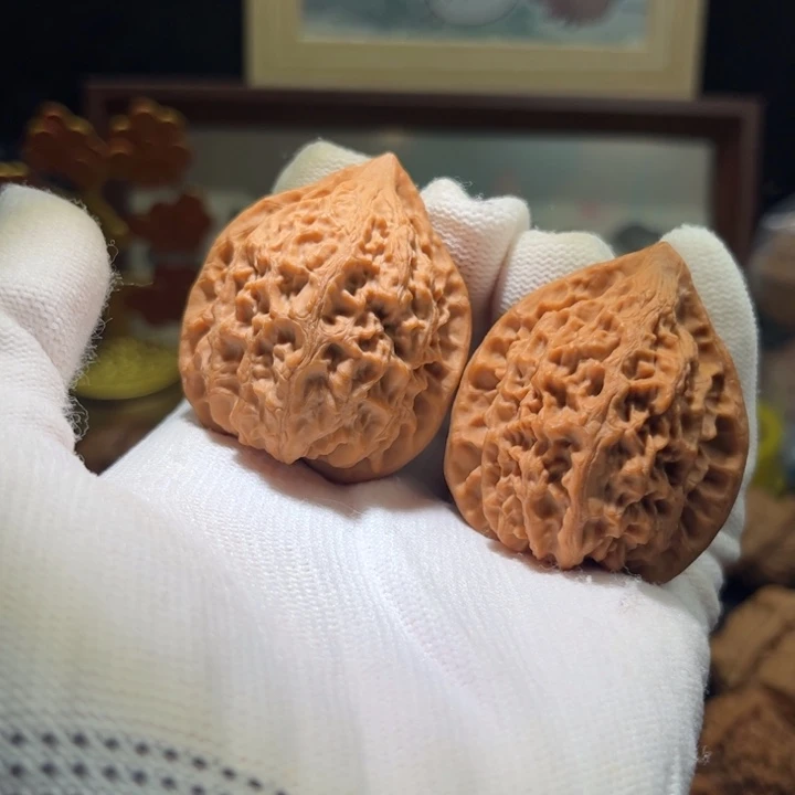 文玩核桃吊坠金牛40