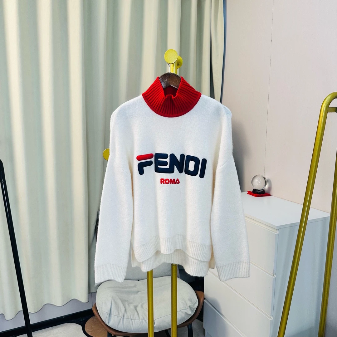 99新 FENDI/芬迪 白色胸前logo高领毛衣 38码