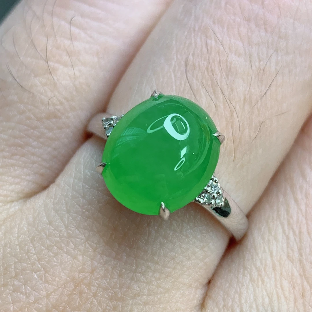 天然缅甸A货翡翠冰种阳绿蛋面镶嵌18金戒指女款精致轻奢百搭时尚