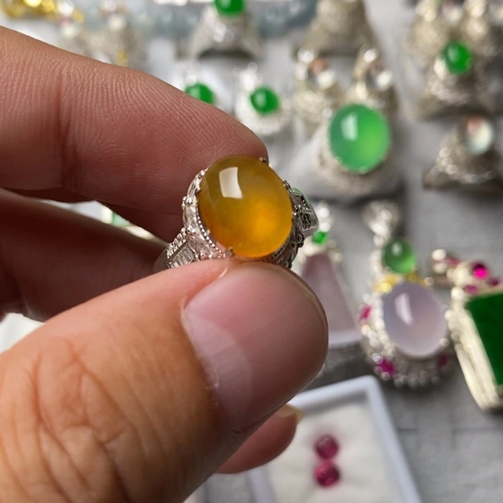 未镶嵌定制翡翠高冰黄11.5mm