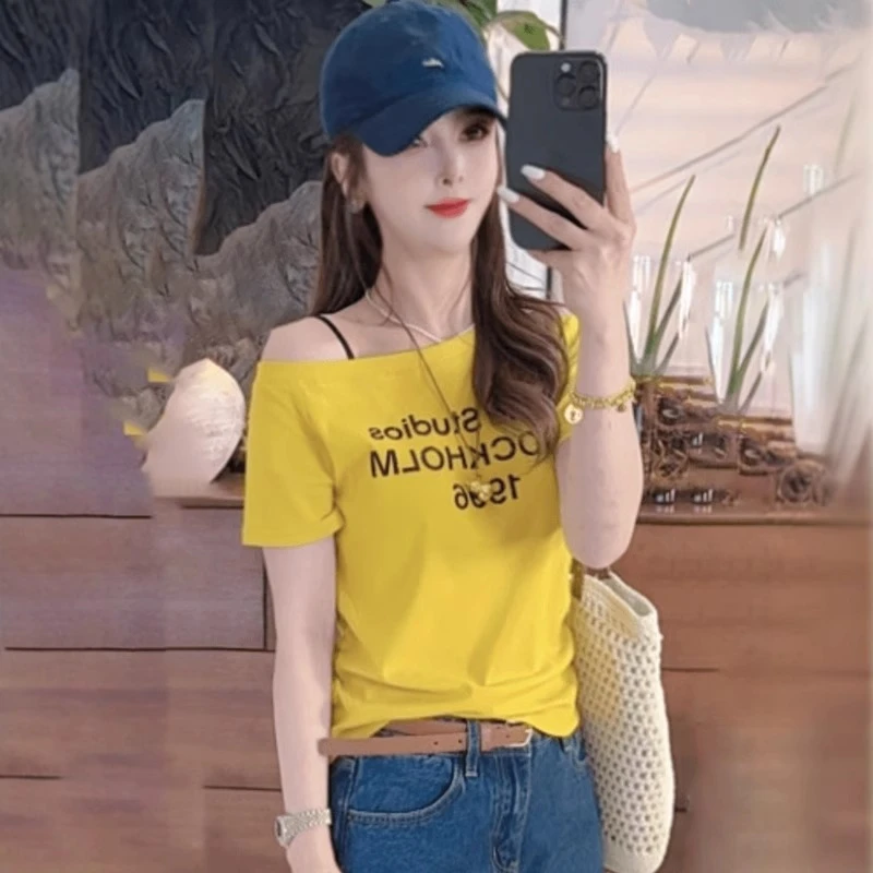 今年流行女装2025夏季新款时尚斜领露肩短袖t恤修身一字肩上衣服