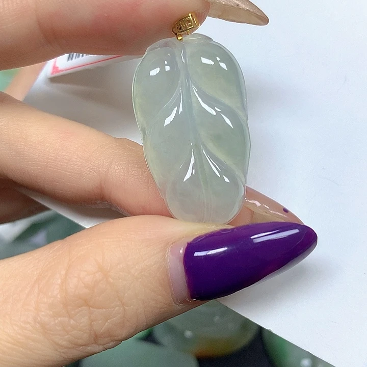 翡翠18K金镶嵌颈饰挂件