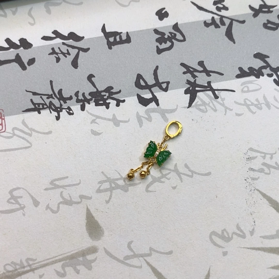 蝶****翡翠18K金镶嵌颈饰翡翠