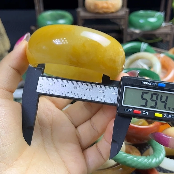 未镶嵌手镯石英质玉