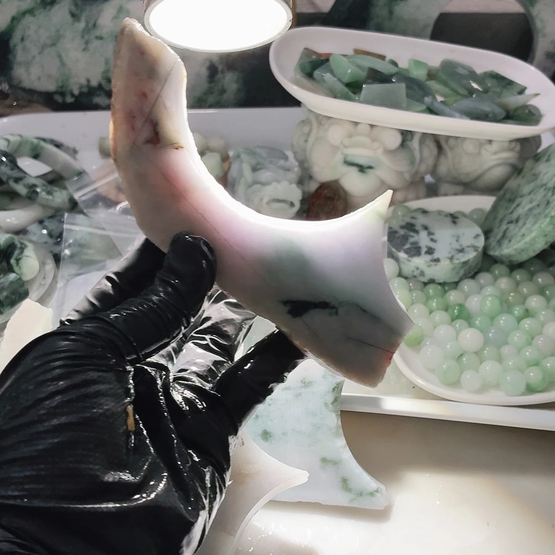 翡翠未镶嵌颈饰边角料