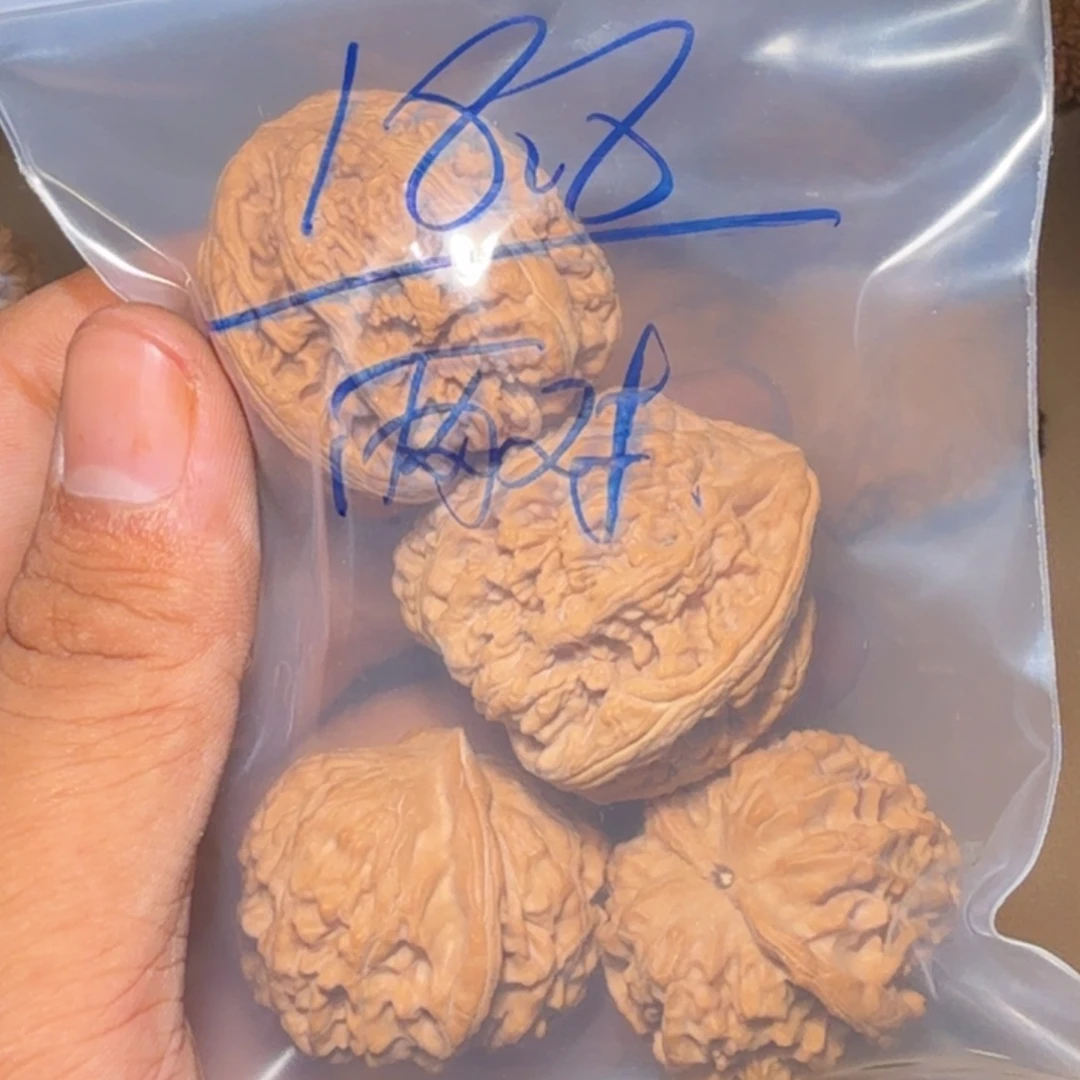 文玩核桃吊坠两队