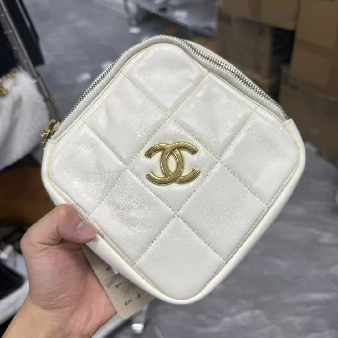 95新 Chanel/香奈儿 【安则专属】白色斜跨包/30开