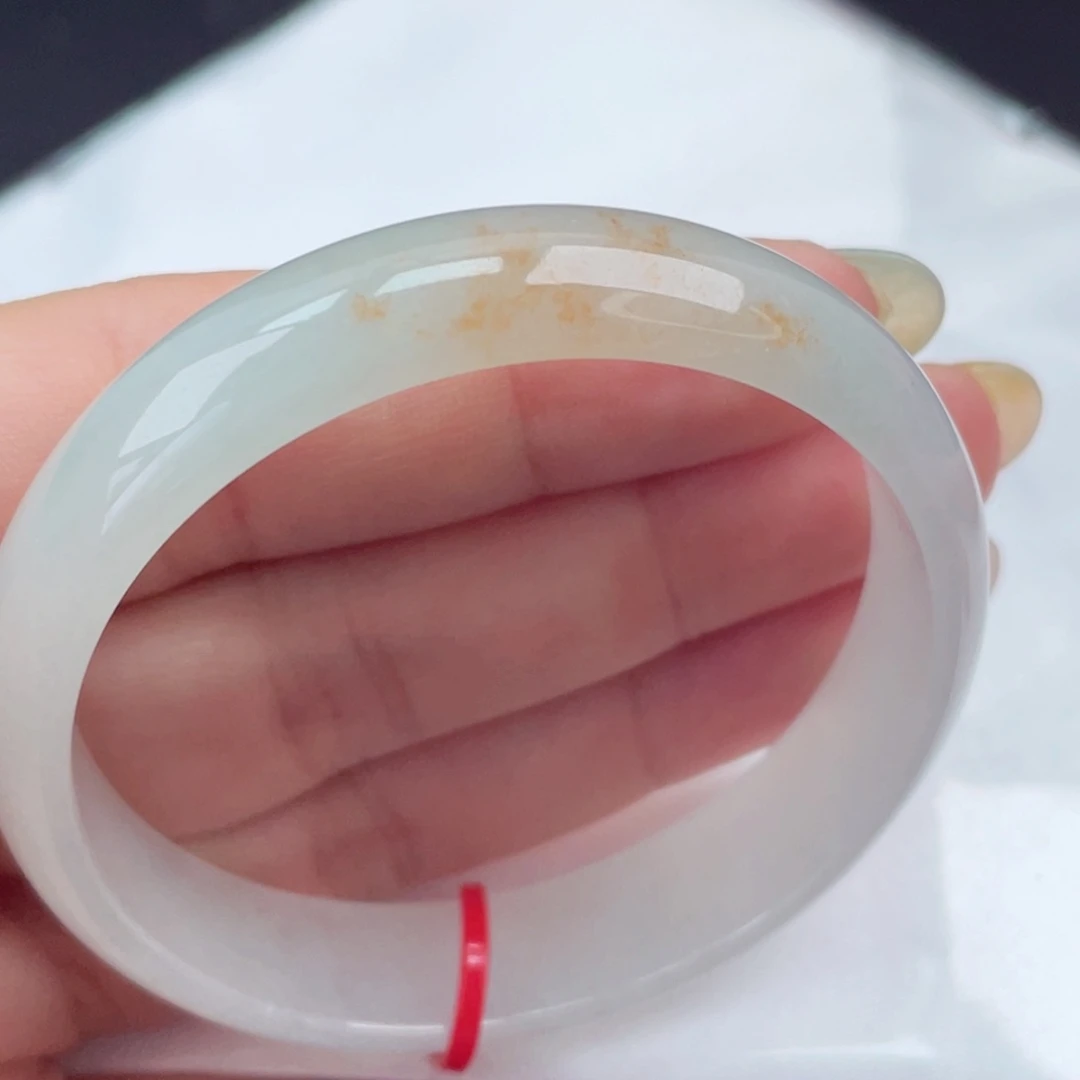 翡翠手镯未镶嵌52圈口