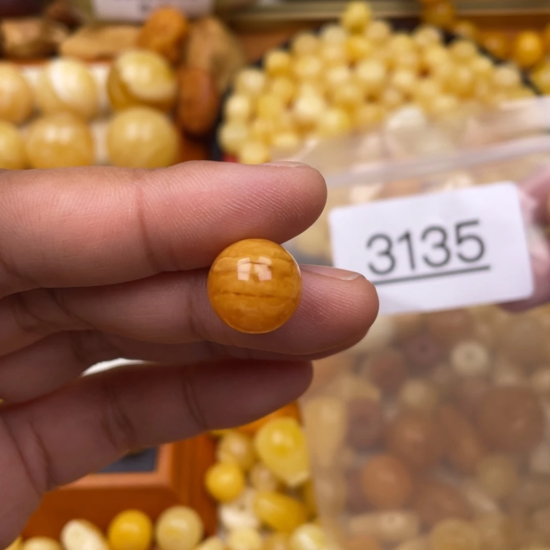 琥珀珠宝奇石未镶嵌13.3m 小坑