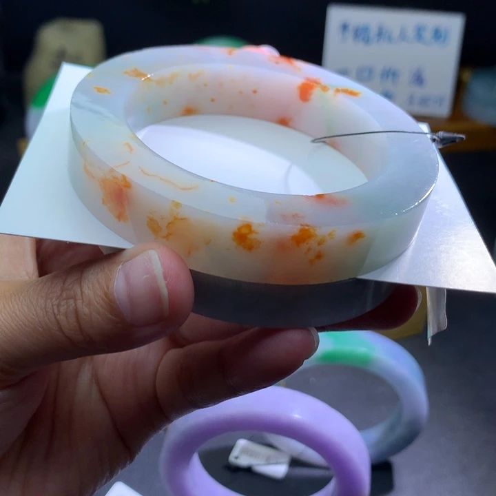 定制翡翠未镶嵌翡翠手镯