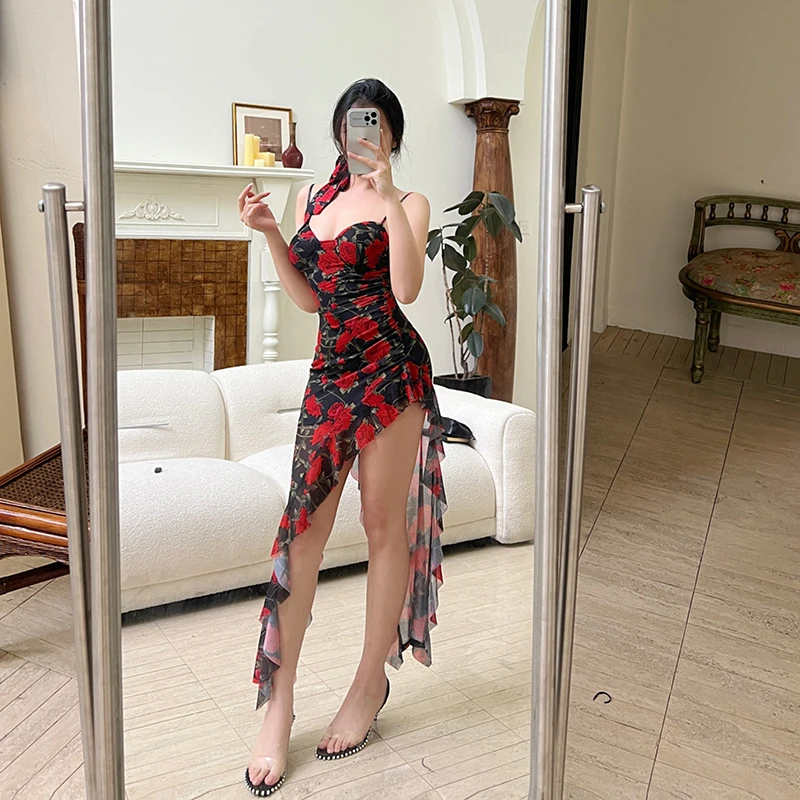 碎花法式修身纯欲慵懒风女装显瘦夏季收腰连衣裙气质挂脖性感露背