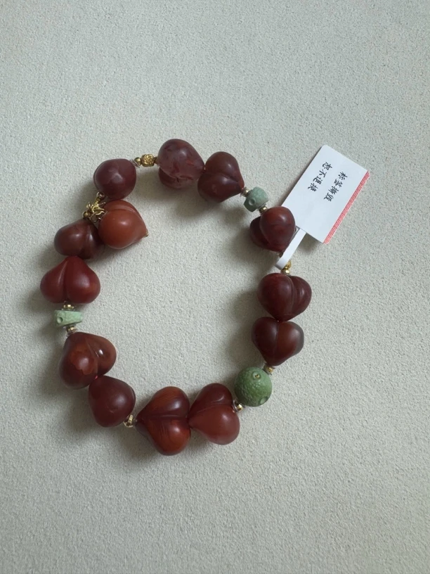 南红屁桃设计款手链