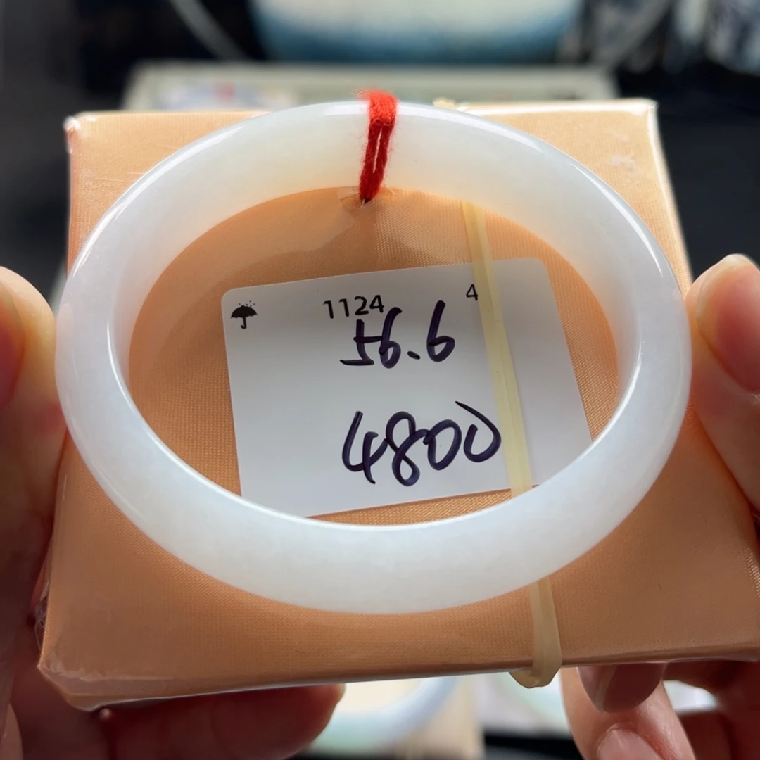 翡翠未镶嵌手镯56贵妃