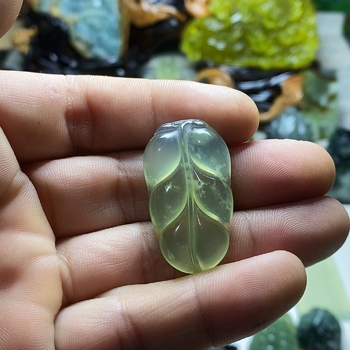 蛇纹石玉未镶嵌挂件