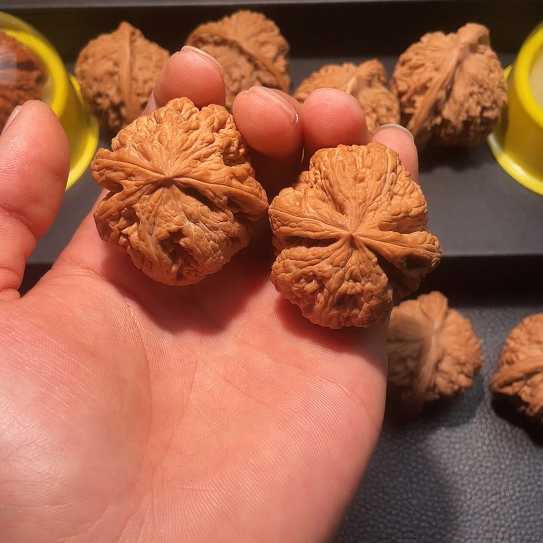 배***명文玩核桃吊坠大粗筋